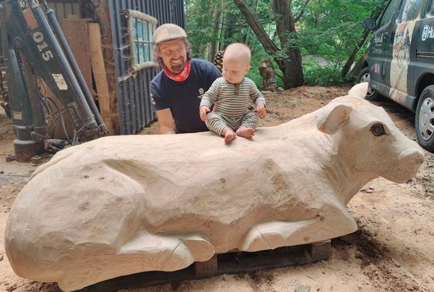 Træskulpturer i børnehøjde