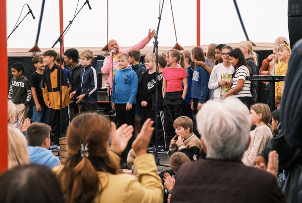 5.A fra Dueholmskolen på Kulturmødet 2024 foto af Claire Chevalley