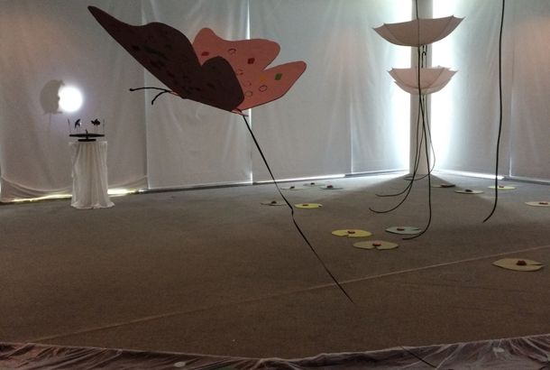 Kæmpe installation  Tommelise